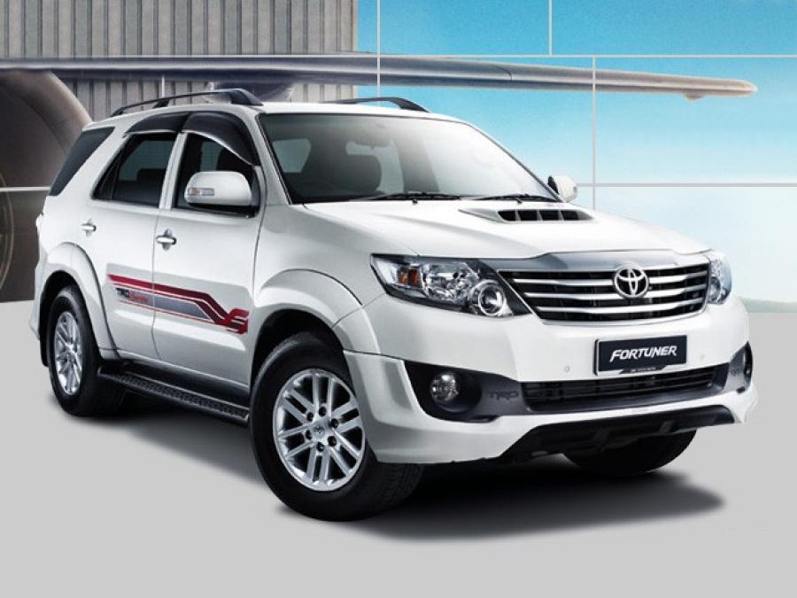  Toyota Fortuner Sportivo by TRD 2011 года  (фото 6 из 7)